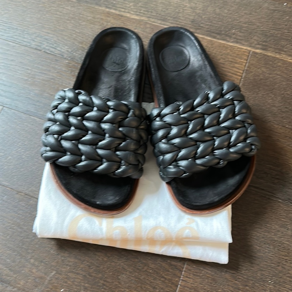 CHLOÉ
Kacey Braided Leather Slides